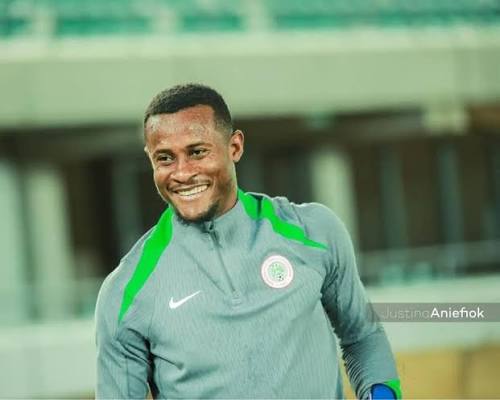Cover image for Super Eagles 'keeper shares $350 AFCON bonus to NPFL goalkeepers