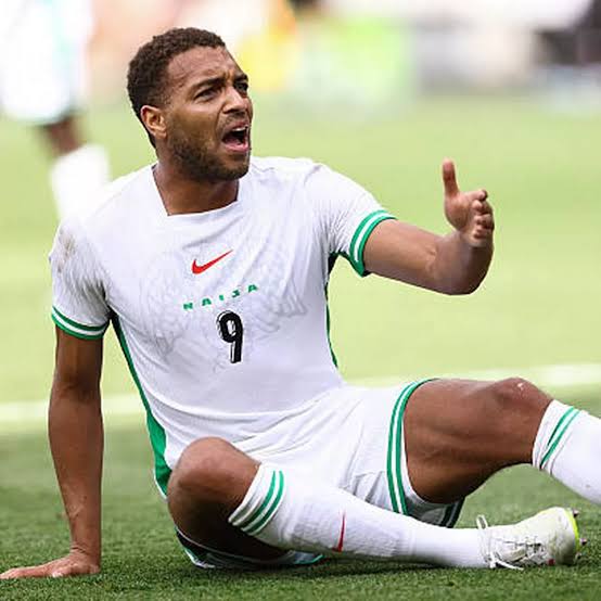 Cover image for Injury forces Dessers to quit Eagles camp, returns to club