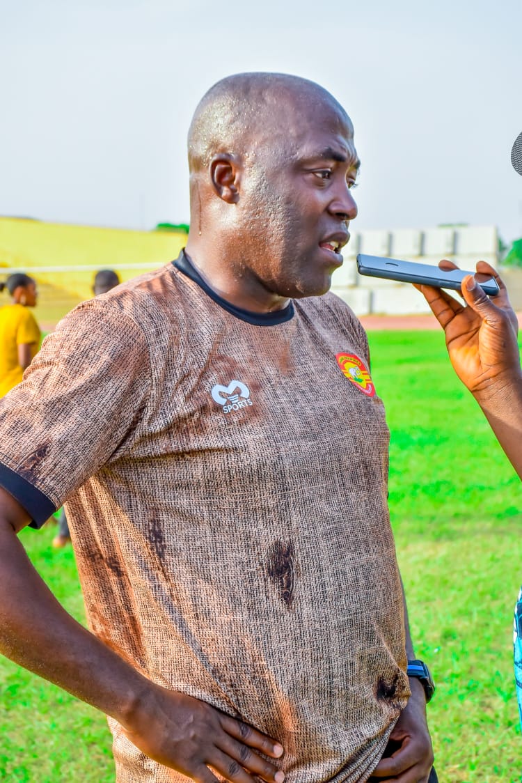 Cover image for Wikki Tourists coach promises promotion