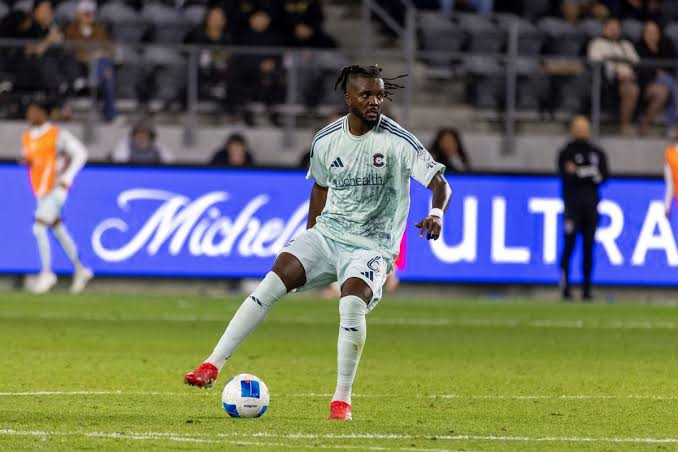 Cover image for Awaziem gets below average rating as Nice pummel Nantes